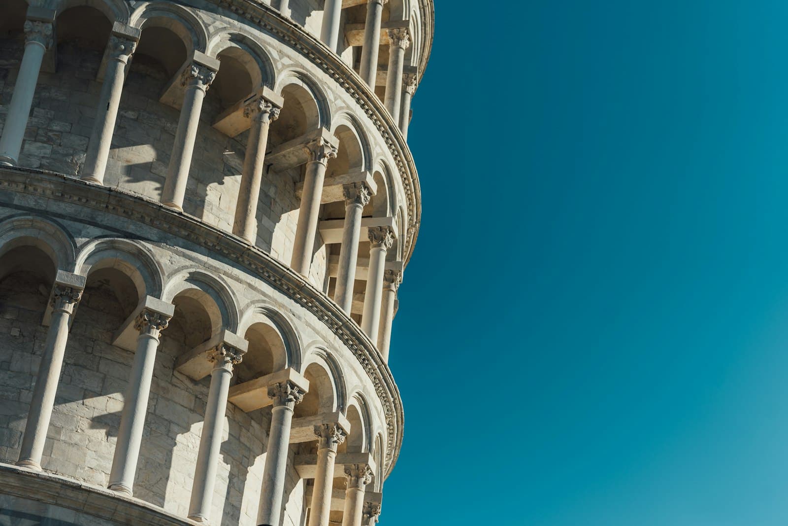 The Leaning Tower of Pisa against a clear sky